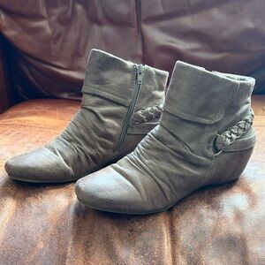 Baretraps Brown Suede Ankle Boots with Braided Detail 8.5M